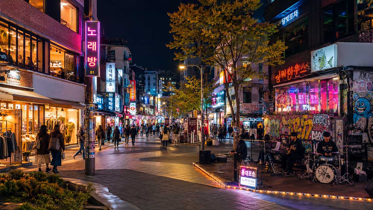 3.Vibrant-night-street-in-Hongdae